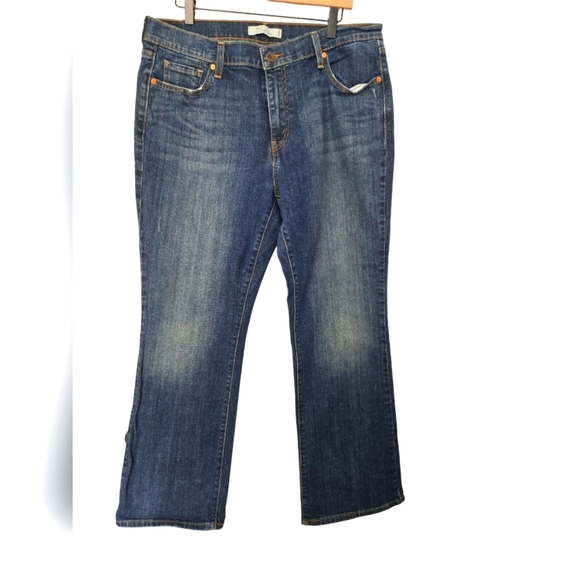 Levi Strauss Classic Blue Women's Jeans Size 15 EUC - Picture 1 of 5